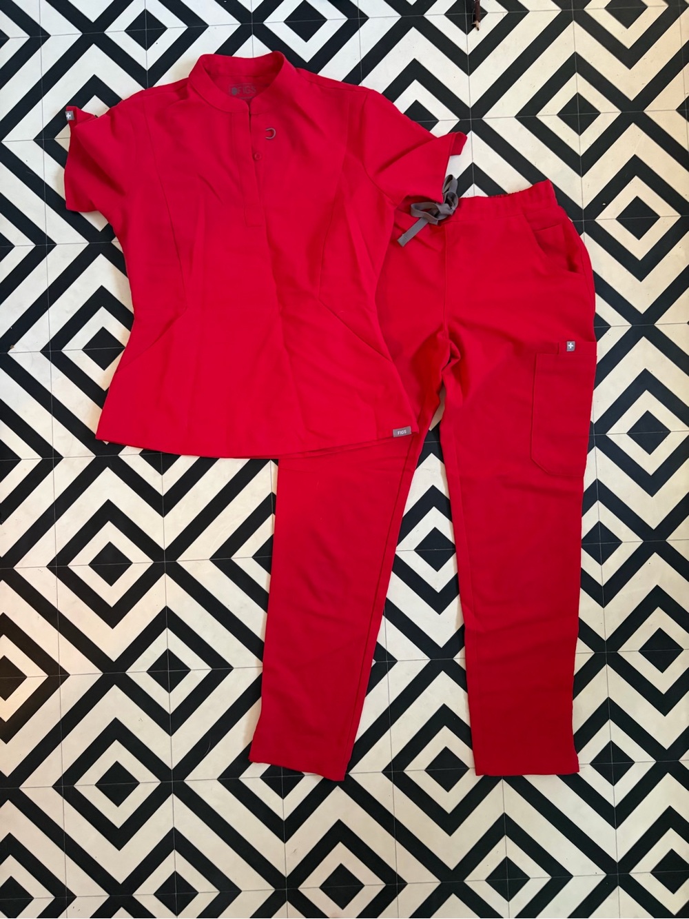 Figs Red Women’s Scrub Set XXS- Comfortable Pants & Top